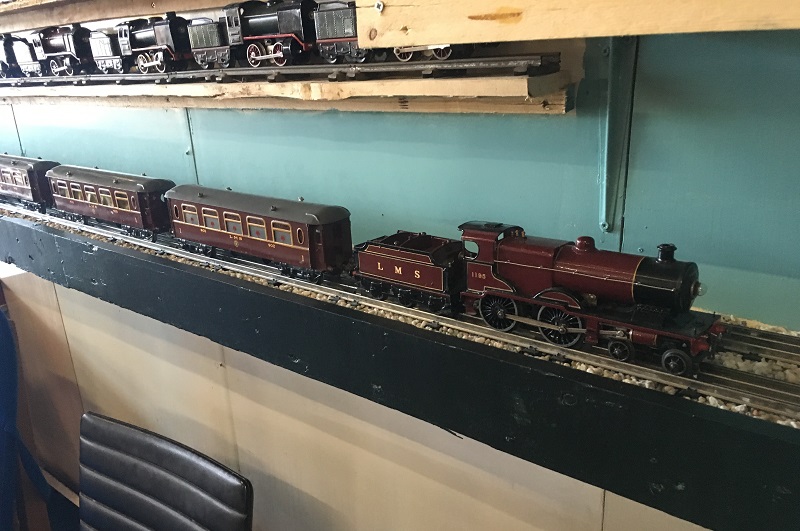Hornby Compound with Saloon Coaches