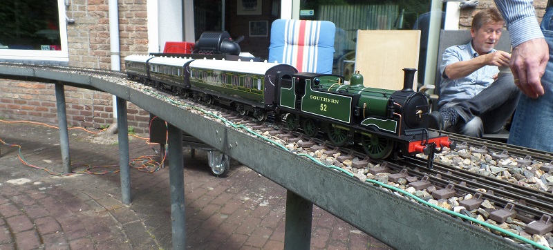 ACE SR M7 with Darstead corridor coaches