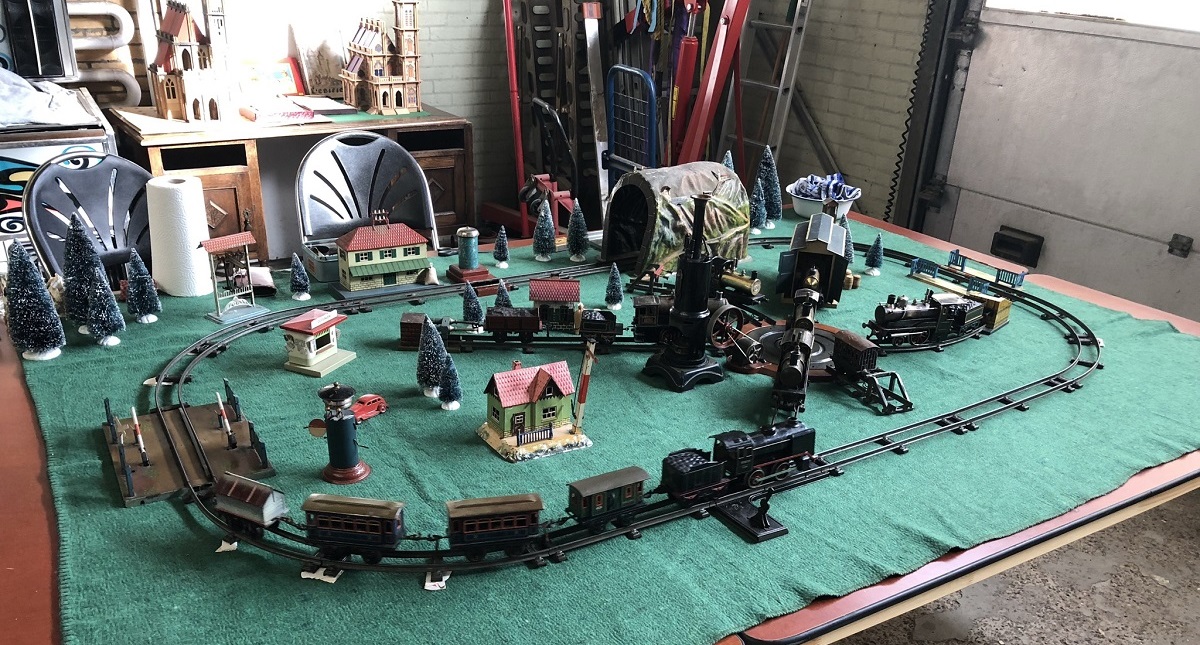 Vintage 0 gauge live steam layout