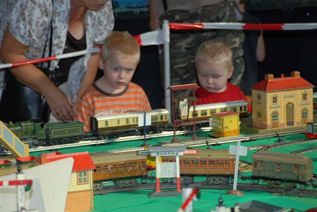 Young vistors with Hornby