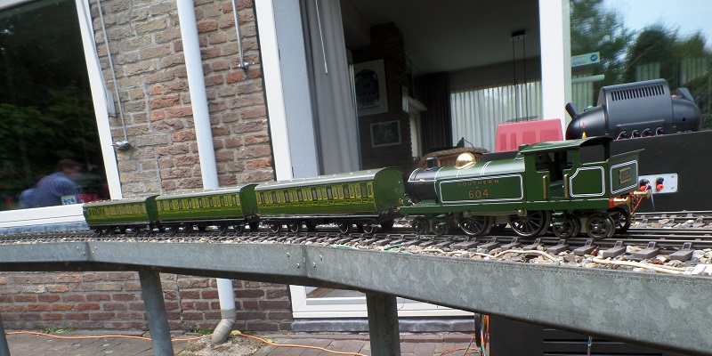 SR ACE Tank and Hornby coaches